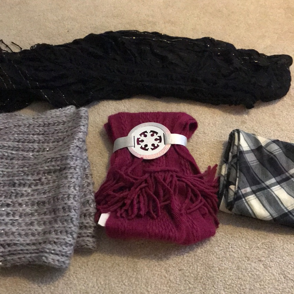 Scarf lot